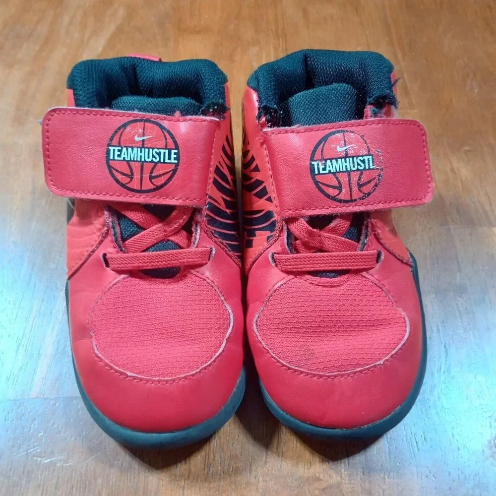 Nike Team Hustle Toddler 8C Tennis Shoes Sneakers Adjustable Strap Red Black Mid